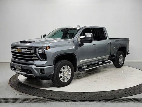 Used 2024 Chevrolet Silverado 2500 High Country w/ Technology Package image 3