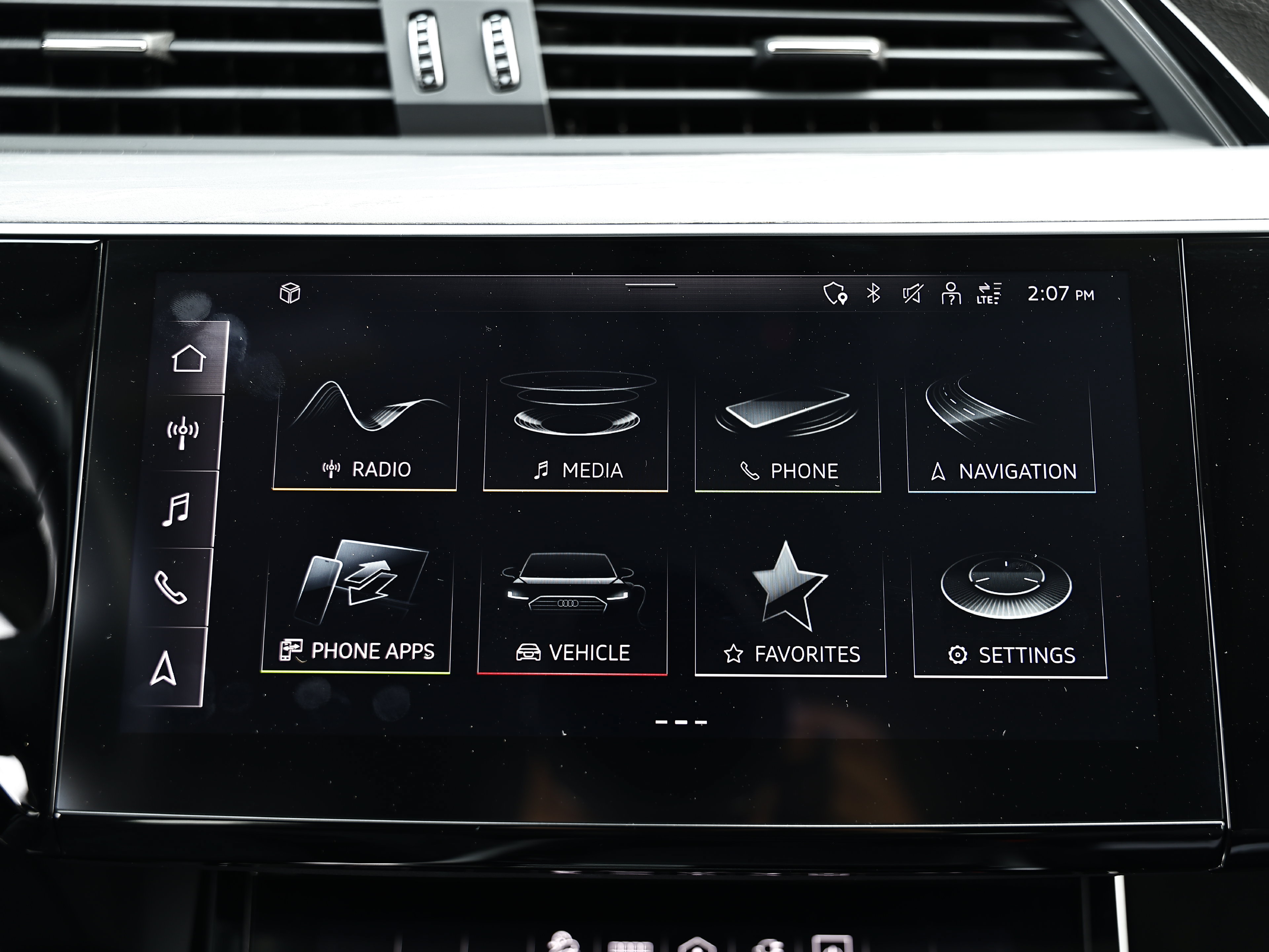 Used 2024 Audi Q8 e-tron Premium Plus w/ Premium Plus Package AWD/4WD image 36