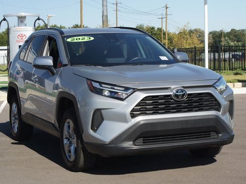 Used 2023 Toyota RAV4 XLE image 2