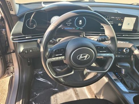 Used 2025 Hyundai Elantra SEL FWD image 30