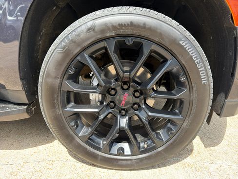 Used 2023 GMC Yukon XL SLT RWD image 18