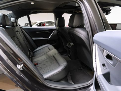 Used 2025 BMW 530i w/ Premium Package RWD image 38