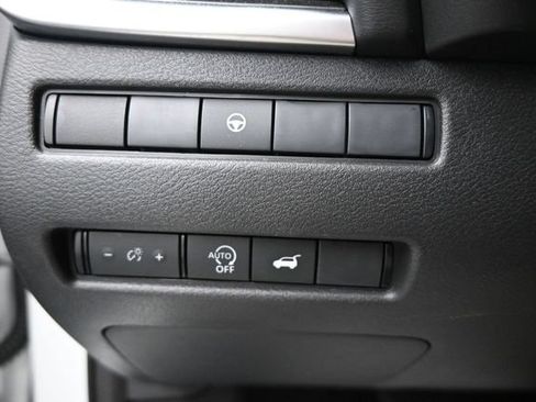 Used 2026 Nissan Rogue SV FWD image 22