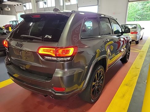Used 2019 Jeep Grand Cherokee Altitude RWD image 6