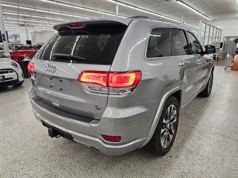 Used 2018 Jeep Grand Cherokee Overland AWD/4WD image 5
