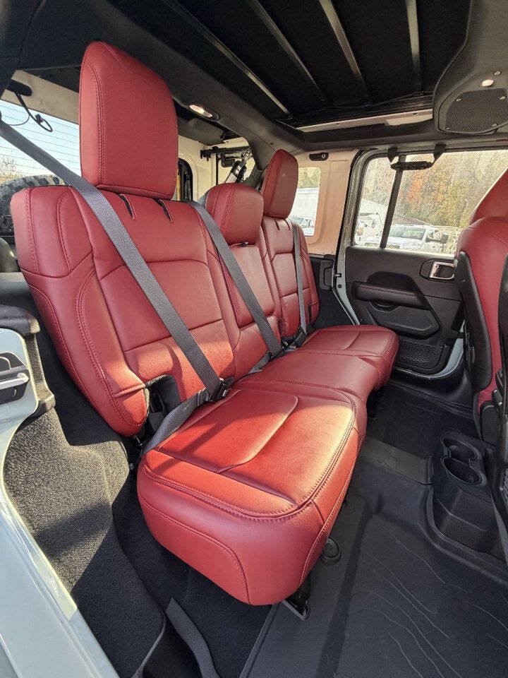 Used 2024 Jeep Wrangler Unlimited Rubicon 392 AWD/4WD image 18