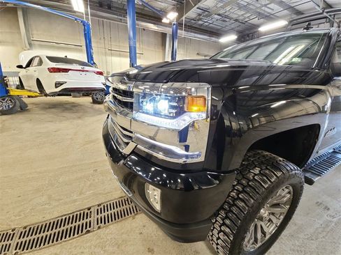 Used 2018 Chevrolet Silverado 1500 High Country image 29