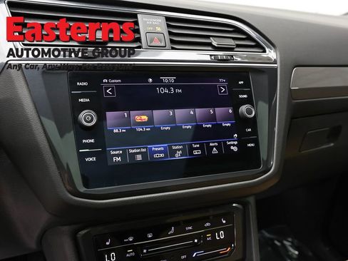 Used 2022 Volkswagen Tiguan SE w/ Panoramic Sunroof Package AWD/4WD image 19
