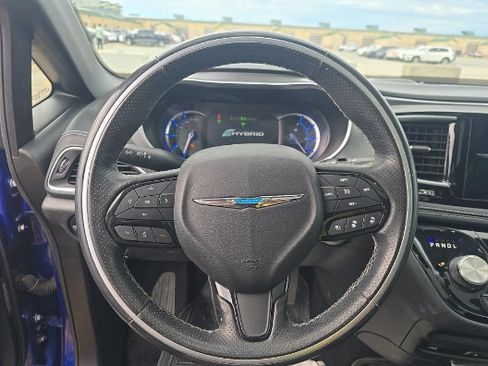 Used 2019 Chrysler Pacifica Limited w/ Advanced Safetytec Group FWD image 10