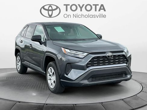 Used 2023 Toyota RAV4 LE AWD/4WD image 7