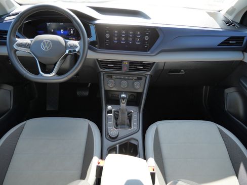 Certified 2022 Volkswagen Taos SE image 10