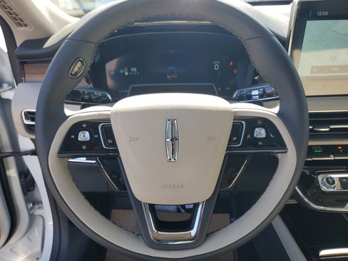 New 2026 Lincoln Corsair Reserve image 17