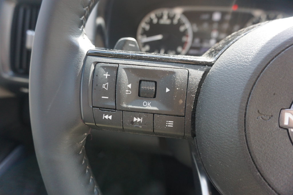 Used 2024 Nissan Pathfinder SL w/ SL Premium Package FWD image 8
