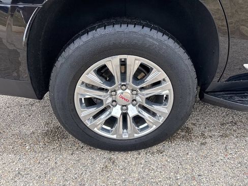 Used 2025 GMC Yukon Denali AWD/4WD image 14