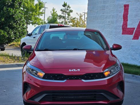 Used 2024 Kia Forte LXS FWD image 2