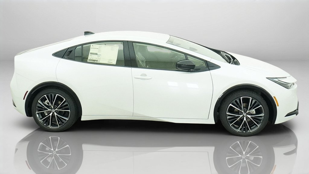 New 2027 Toyota Prius XLE FWD image 36