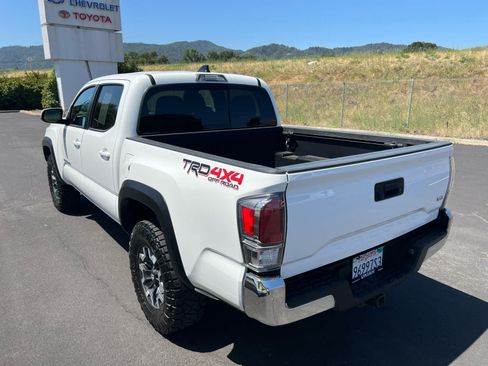 Used 2023 Toyota Tacoma TRD Off-Road AWD/4WD image 8