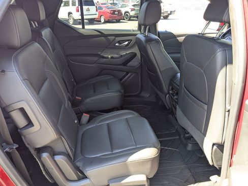 Certified 2022 Chevrolet Traverse LT w/ LT Premium Package AWD/4WD image 30