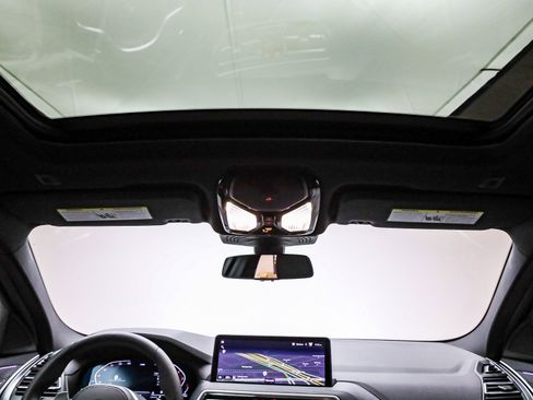 Used 2025 BMW X4 xDrive30i w/ Premium Package image 17