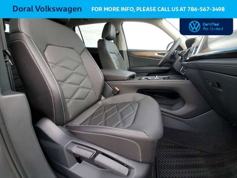 Certified 2024 Volkswagen Atlas SE w/ Black Wheel Package image 31