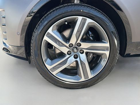 New 2026 Land Rover Discovery Limited Edition AWD/4WD image 41