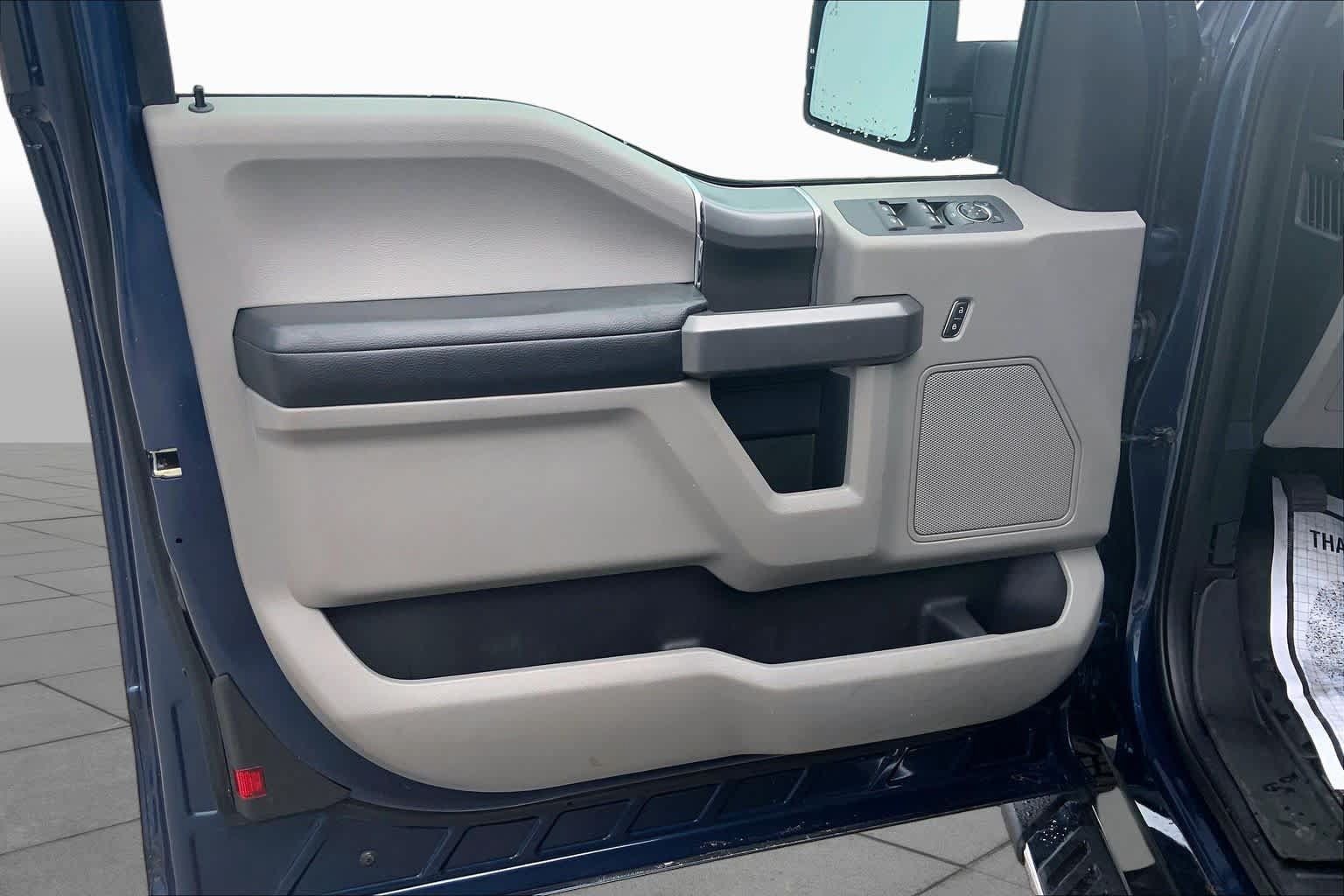 Used 2015 Ford F150 XLT w/ Equipment Group 302A Luxury AWD/4WD image 22