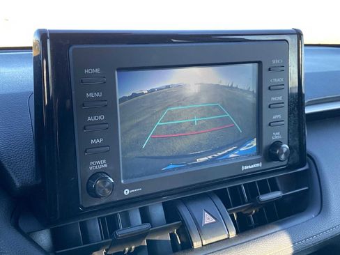 Used 2020 Toyota RAV4 LE image 28