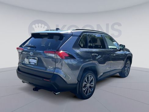 Used 2023 Toyota RAV4 XLE Premium AWD/4WD image 7