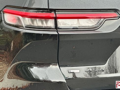 Used 2022 Jeep Grand Cherokee L Laredo image 35