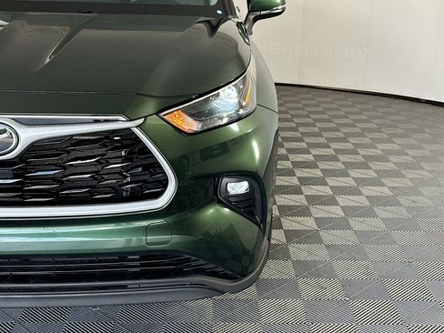 Used 2023 Toyota Highlander XLE FWD image 9