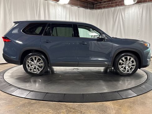 Used 2024 Toyota Grand Highlander AWD image 6