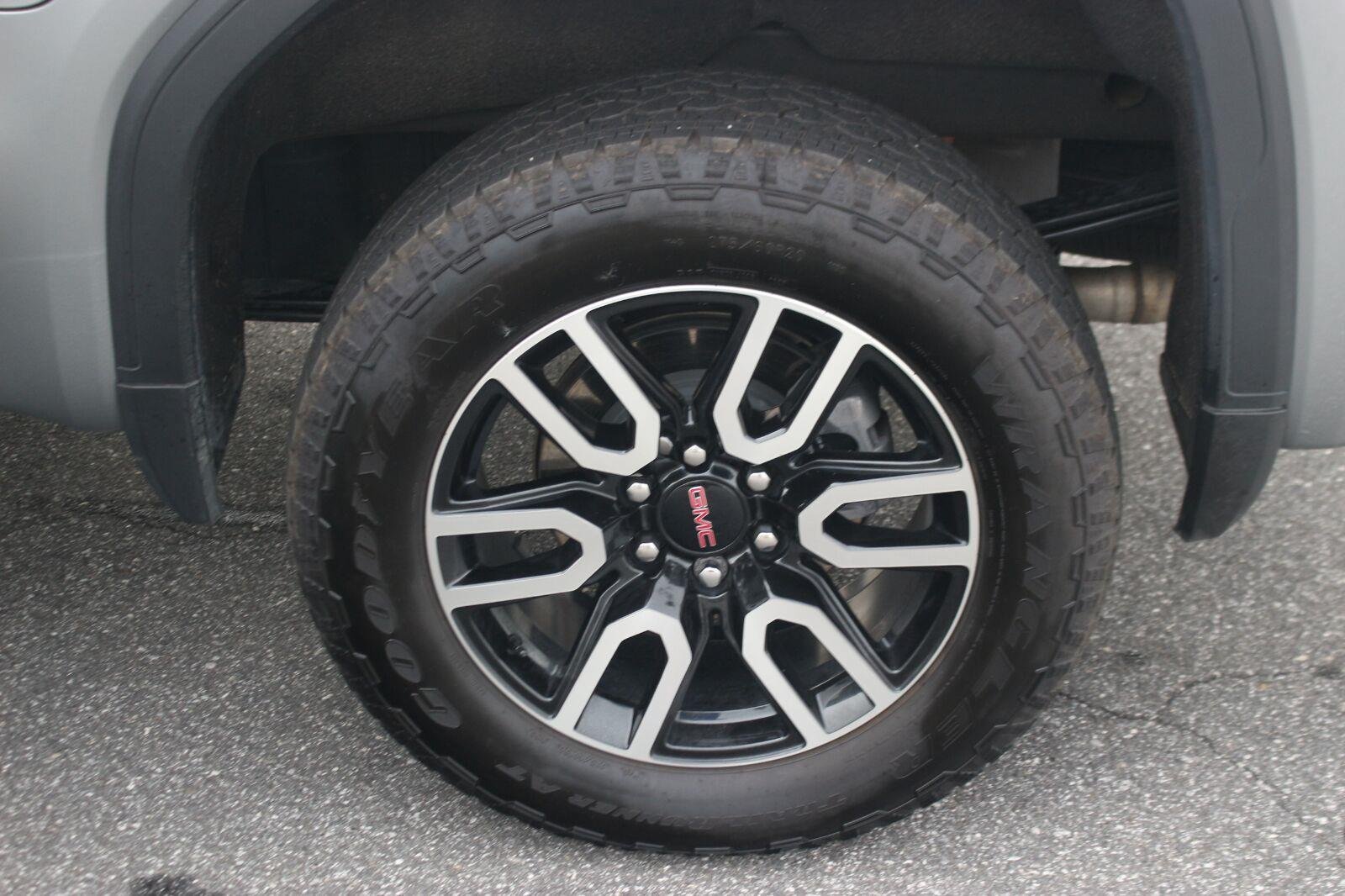 Used 2025 GMC Sierra 1500 AT4 w/ AT4 Premium Package AWD/4WD image 42