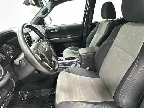 Used 2023 Toyota Tacoma TRD Off-Road image 10