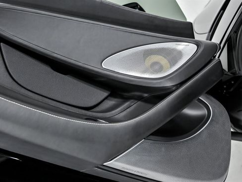 Used 2021 McLaren GT image 19