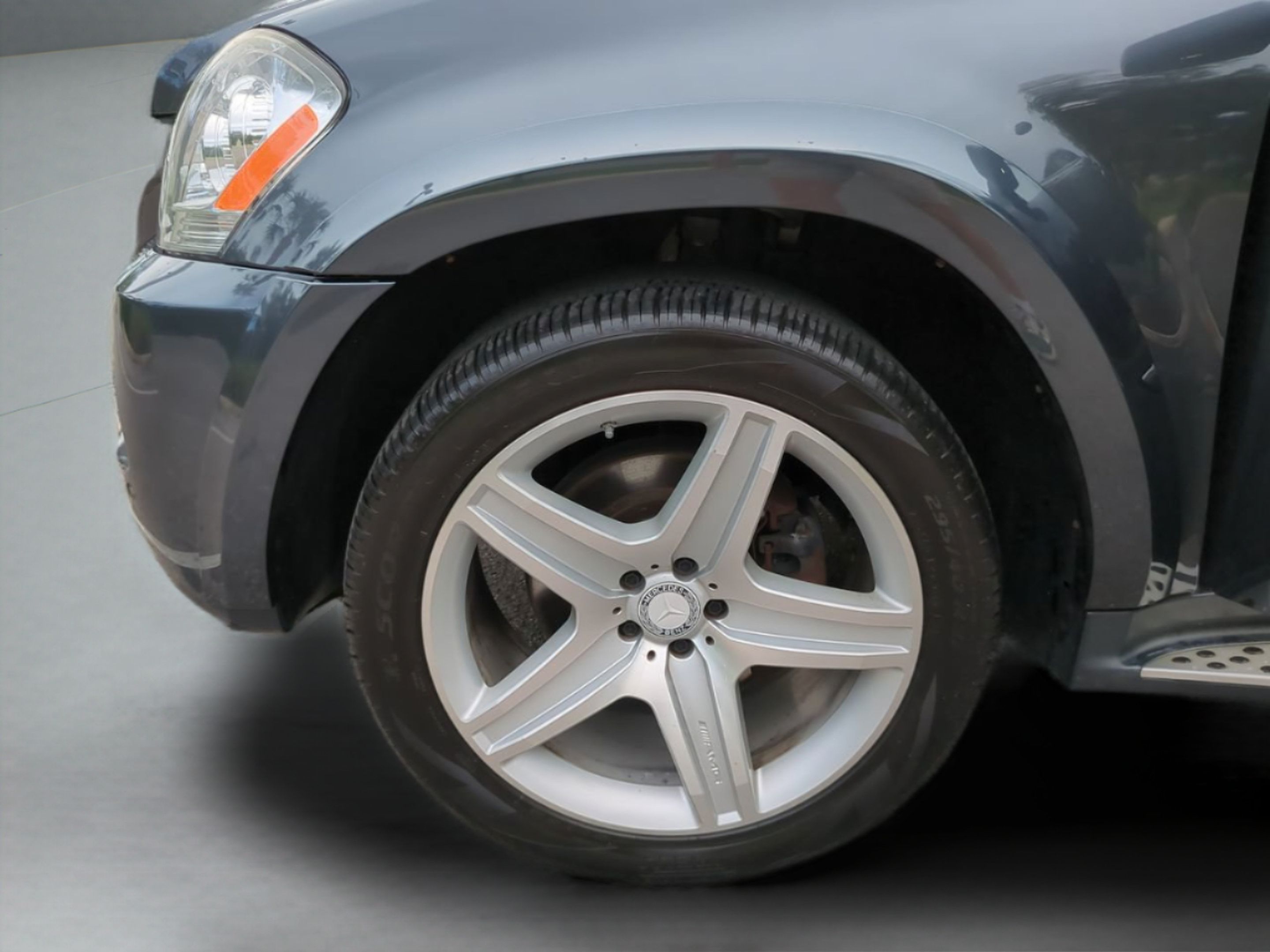 Used 2011 Mercedes-Benz GL 550 4MATIC image 26