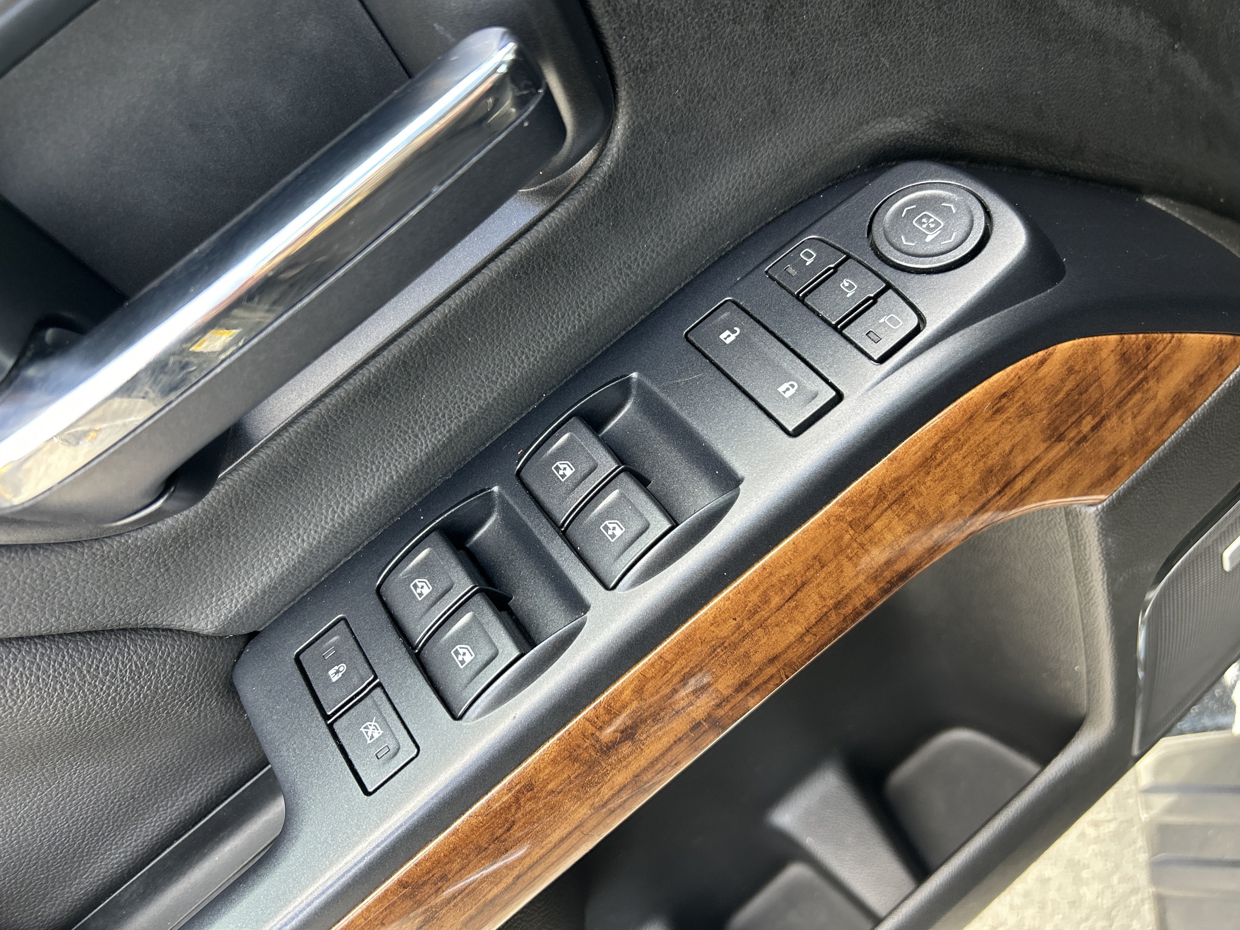Used 2017 Chevrolet Silverado 2500 High Country w/ Duramax Plus Package AWD/4WD image 23
