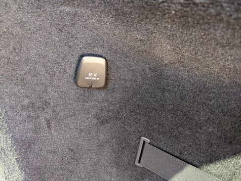 Certified 2025 Volvo XC90 B5 Core image 28