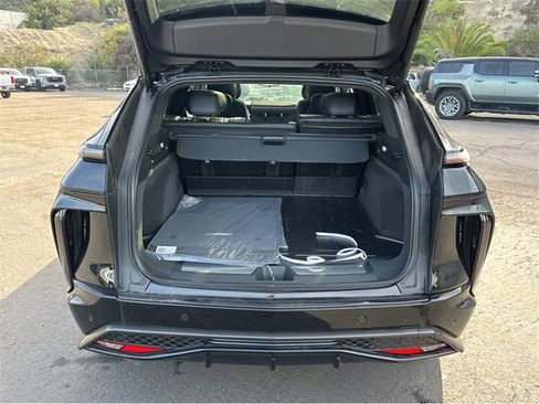 New 2026 Cadillac Lyriq V w/ Exterior Carbon Fiber Package image 31