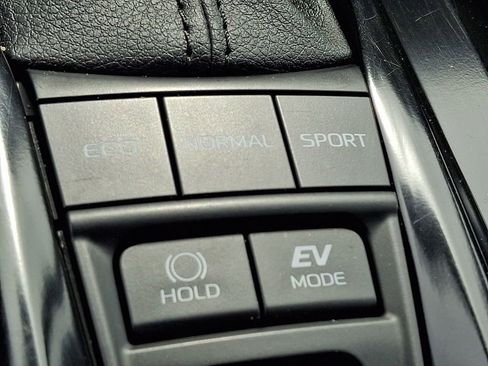 Used 2025 Toyota Camry LE FWD image 23