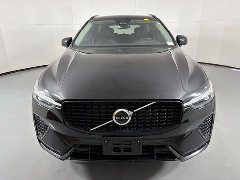 Used 2025 Volvo XC60 B5 Plus AWD/4WD image 3