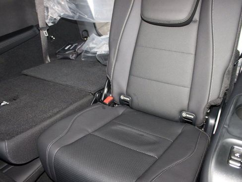 Used 2025 Mercedes-Benz GLS 450 4MATIC image 33