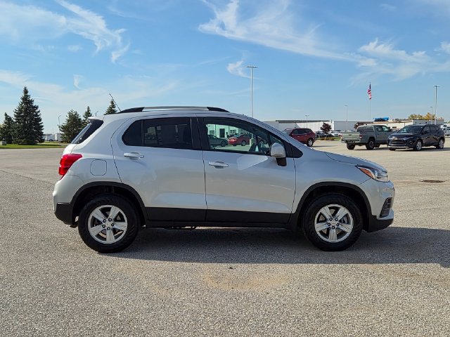 Used 2022 Chevrolet Trax LT w/ LT Convenience Package AWD/4WD image 4