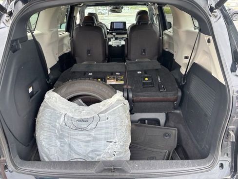 Used 2021 Toyota Sienna Platinum AWD/4WD image 27