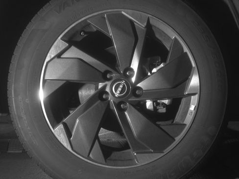 Used 2025 Nissan Rogue SV image 13