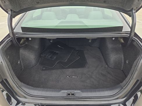 Used 2025 Nissan Altima 2.5 SV FWD image 29