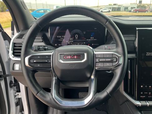 Used 2025 GMC Acadia Elevation image 18