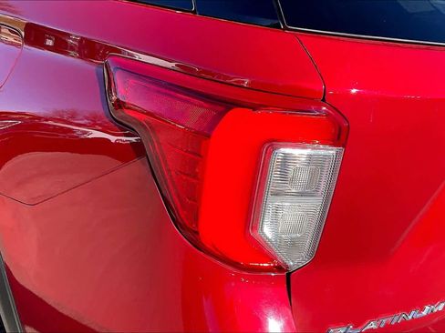 Used 2023 Ford Explorer Platinum w/ Technology Package image 27