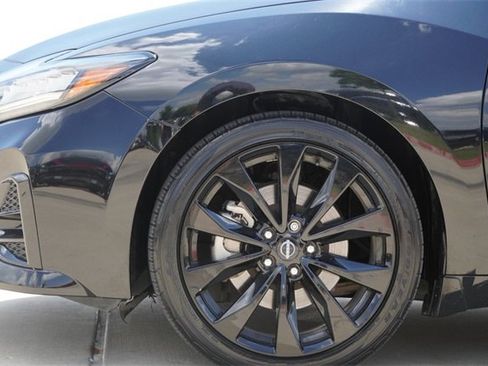 Used 2023 Nissan Maxima SR w/ Sport Mat Group image 5