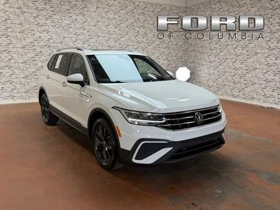Used 2024 Volkswagen Tiguan SE w/ Panoramic Sunroof Package