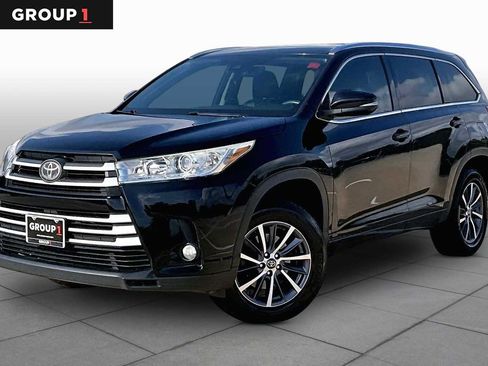 Used 2018 Toyota Highlander XLE FWD image 1